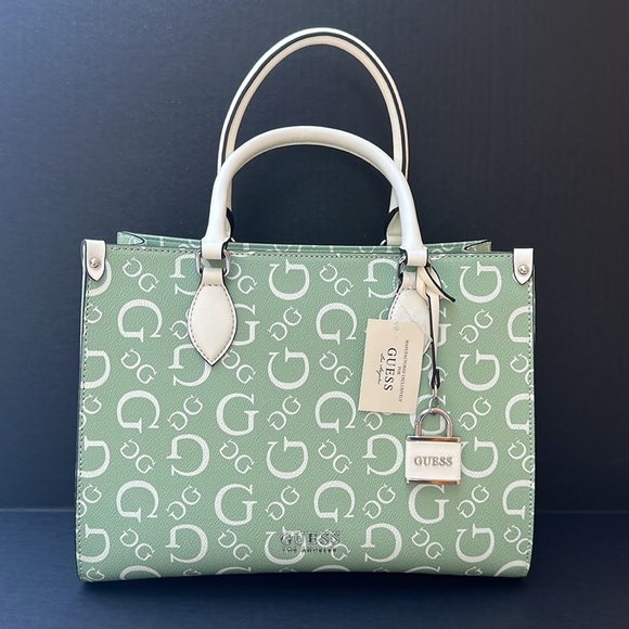 New GUESS Oak Park Logo Carryall - Picture 1 of 13